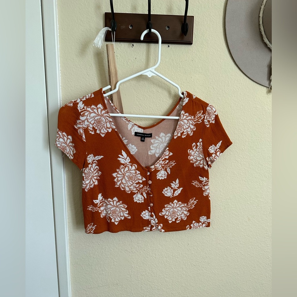 Kendal & Kylie Floral Cropped Button Down Top